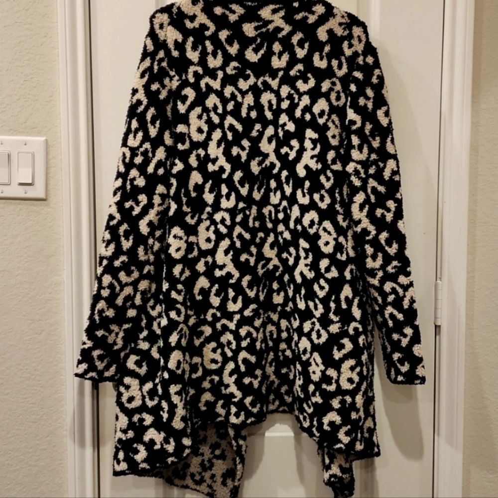 Ugg Phoebe Fluffy Sweater Wrap Cardigan- Black/Leopord - Picture 6 of 6